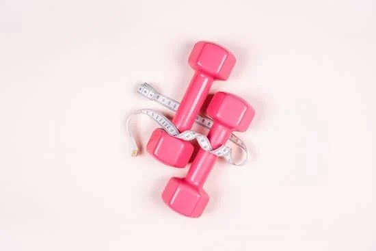 Step-by-step guide on effectively tracking a group fitness challenge and achieving your fitness goals