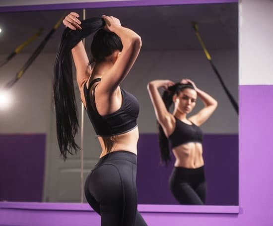 Experimenting: Testing if a Q-tip can fit in a 5mm jack