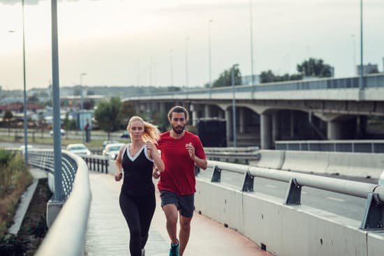 Balancing motherhood and fitness: try time-saving exercises for working moms