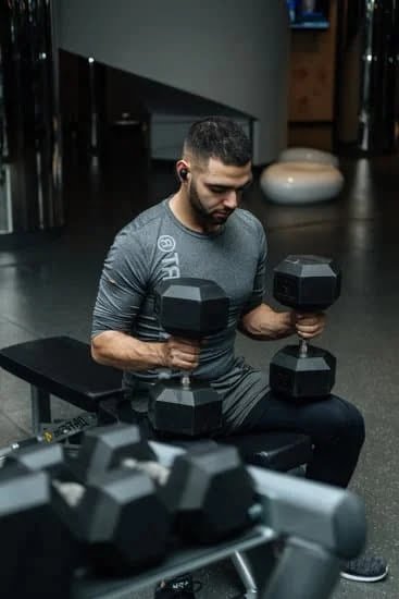 What Exercises Were in Curves Fitness Circuit 1 Curves Fitness Circuit: Incorporating cardio, strength, and flexibility exercises for all fitness levels