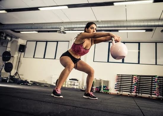 Es Fit Pre Workout 1 Energizing blend for optimal performance and endurance. Reach your fitness goals with ES FIT