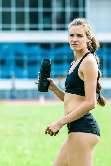 How Much Does Erik the Electric Workout to Stay Fit 1 Erik the Electric's daily fitness routine to stay fit includes rigorous workouts and proper nutrition